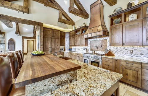 Forest Hills Casa | Experience stunning views at The Great Escape, with a private hot tub.