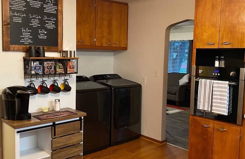 Port Clinton Casa | The Great Lake Escape - 1 mile to downtown PC / Walking distance to City Beach