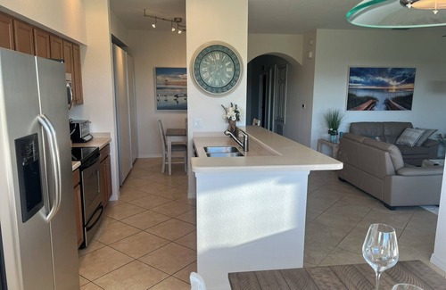 Naples Condominio | ¡La mejor vista en Heritage Bay y el último piso!