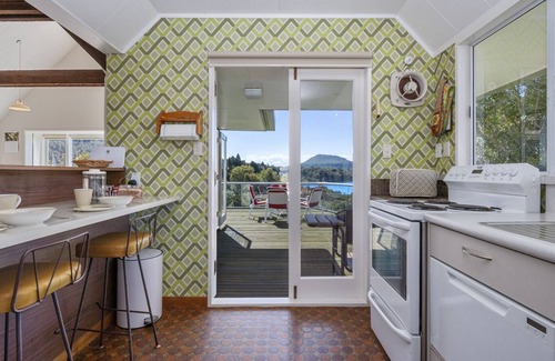Omori Casa | THE GREEN DECK - PUKAWA HOLIDAY HOME, family friendly in Pukawa Bay