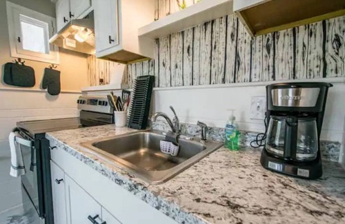 Hendersonville Apartamento | The Green Door Cottage