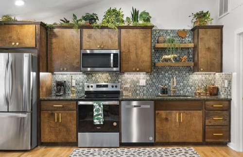 Greenwood Casa | The Green Jungle - Near Restaurants, Coffee and Bars