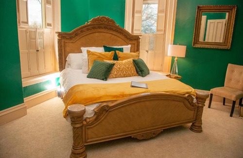 Mercer Casa | The Green Room at The Big Brickhouse