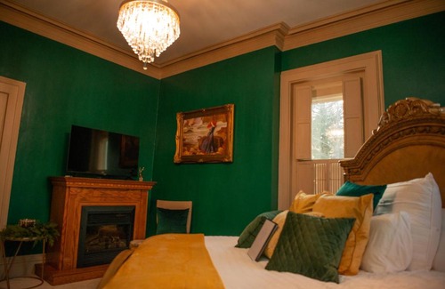 Mercer Casa | The Green Room at The Big Brickhouse