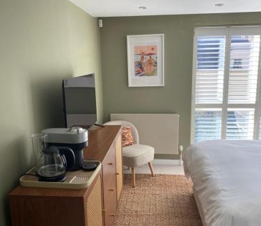Cheltenham Casa | The Green Room - ROOM & EN-SUITE ONLY