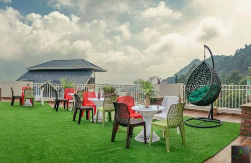 Dharampur Apartamento | The Green Trails Kasauli I Guaranteed Best Price I Serviced Villa I Open Air Rooftop I Couple Friendly I Pvt Balcony I Kasauli By Exotic Stays