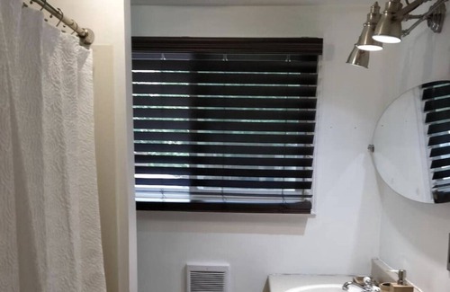 Bolsover Cabaña | The Greenhouse Cottage - 2 BRS + Bunkie (Pet Friendly)!!