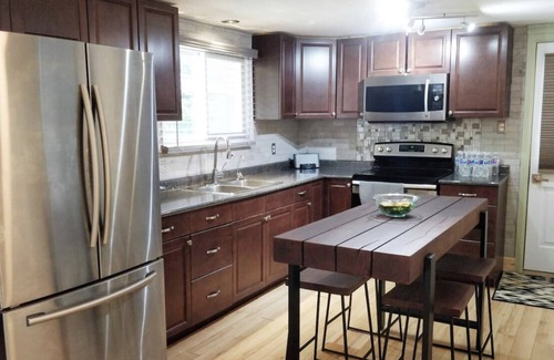 Bolsover Cabaña | The Greenhouse Cottage - 2 BRS + Bunkie (Pet Friendly)!!