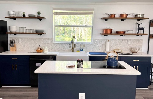 Geneva Casa | The Greenhouse: Tranquil 3-Bedroom Retreat with Garden, Chickens & Outdoor Oasis