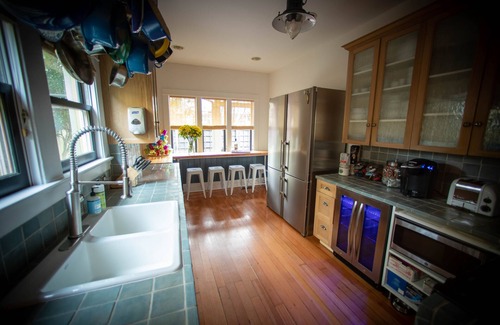 Wallingford Casa | THE GREENLAKE BUNGALOW - center of seattle