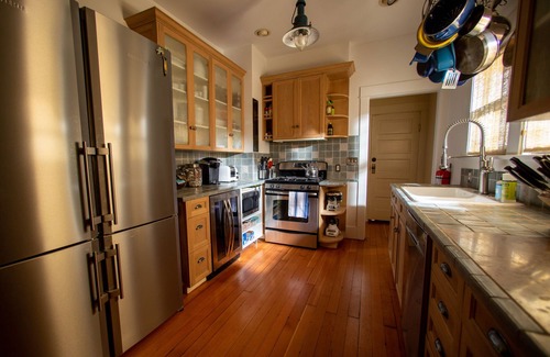 Wallingford Casa | THE GREENLAKE BUNGALOW - center of seattle