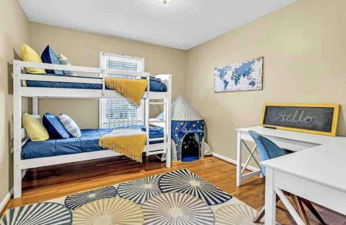 Pleasant Garden Apartamento | The Greensboro Getaway, Hot Tub and Solitude