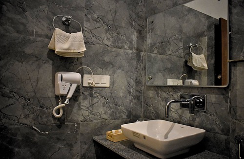 Ramnagar Complejo | The Greenwich Resort