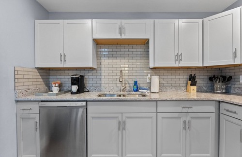 Bowling Green Casa | The Grey Estate - 4BR/2BA
