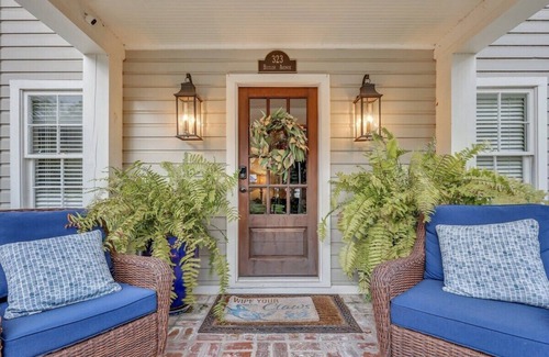 King City Casa | The Grey Pearl - Swimming Pool, Premier Location!