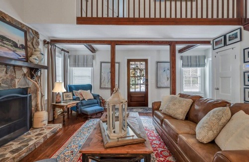 King City Casa | The Grey Pearl - Swimming Pool, Premier Location!