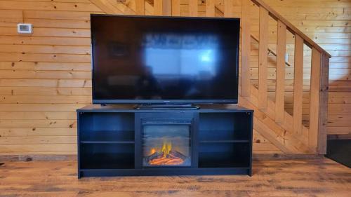 Warrens Casa | The Grizzly Den Cabin Warrens WI