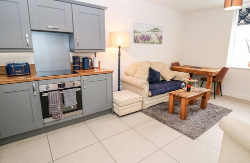 Buxton Cabaña | THE GROOM'S HOUSE, pet friendly, character holiday cottage in Buxton