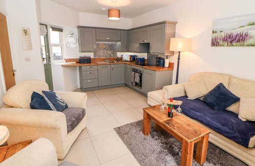 Buxton Cabaña | THE GROOM'S HOUSE, pet friendly, character holiday cottage in Buxton