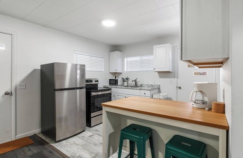 Boyne Falls Casa | The Grove 1/2 mile from Boyne Mountain Sleeps 4