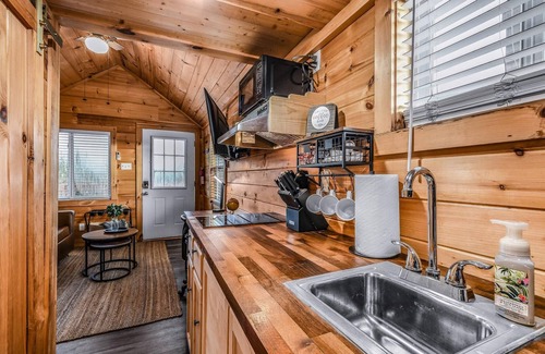 Sevierville Cabina | The Grove 20 by Sojourn Lodging