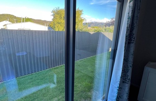 Lower Hutt Casa | The Grove - Charming Private Guest Suite