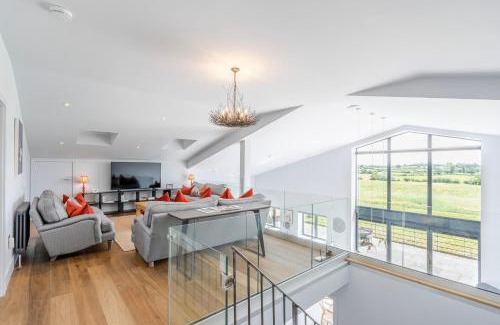 Malmesbury Casa | The Grove - Converted Cattle Barn