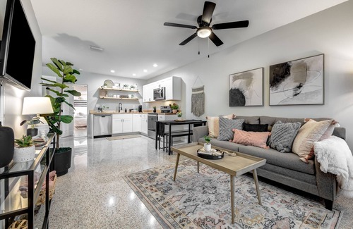 Tropic Casa | The Guava House - Coastal Arts District Getaway