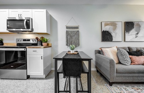 Tropic Casa | The Guava House - Coastal Arts District Getaway