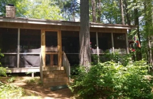 Boulder Junction Cabina | The Guest Cabin - Lakeside cabin with large screened in porch and fireplace