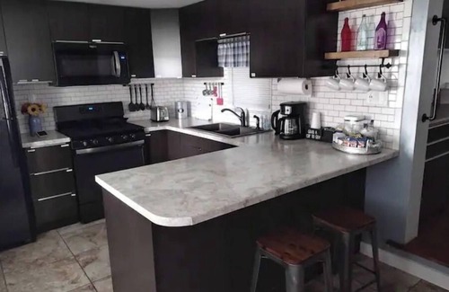 Stapleton Casa | THE GUEST HOUSE with hot tub