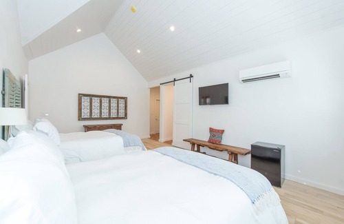 Uvalde Casa | The Hacienda Room (4)