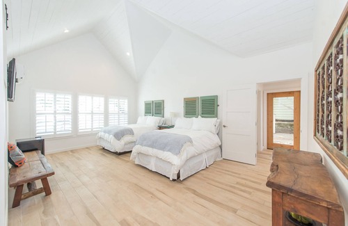 Uvalde Casa | The Hacienda Room (4)