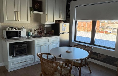 Leitchfield Apartamento | The Haleigh. Enjoy this 1 bed / 1 bath suite!