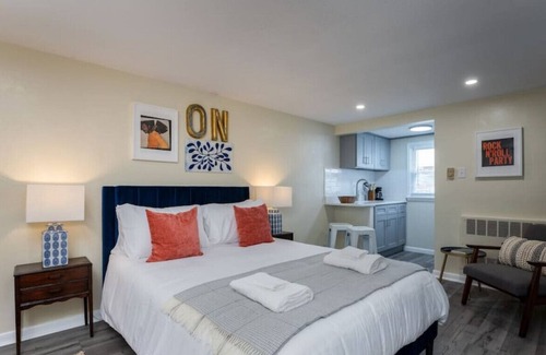 Old Mystic Apartamento | The Haley Studio · Near Mystic, Casinos + USCGA