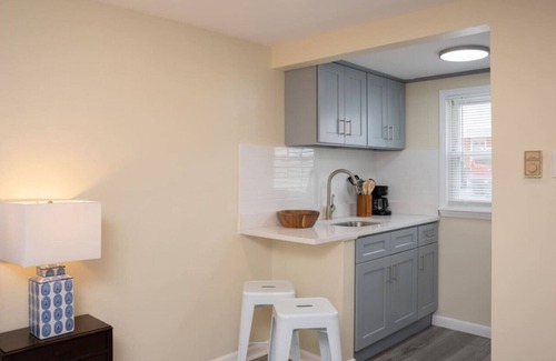 Old Mystic Apartamento | The Haley Studio · Near Mystic, Casinos + USCGA