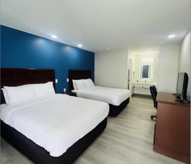 North San Antonio - SAT Hotel | The Hallmark Inn & Suites Newly Renovated Rooms San Antonio Northeast