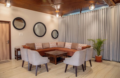 Jaipur Villa | The Hallway is distinguished by its idyllic location between city shores.