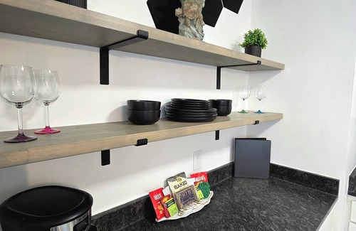Bunkers Cove Apartamento | The Hamilton Studio! close to Downtown & Dinning, Fast WIFI, HBO Max Included