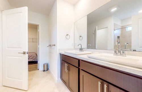 Stuart Casa | The Hammocks Modern Treasure Coast Home, Peloton & EV Charger - Dog-Friendly