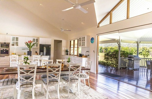 Craiglie Casa | 'The Hampton Lodge' with private heated pool on 25 acres