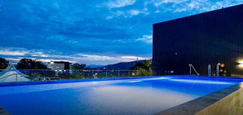 Dickson Apartamento | The Hamptons - Lux 2 Bed 2 Bath, Pool - Central Location