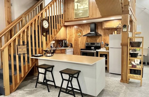 Point Roberts Casa | The Hangar! 30 mins from Vancouver & mins from Tsawwassen!