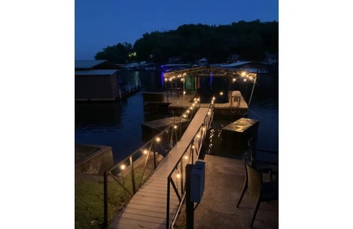Rocky Mount Cabaña | The Hangout Winter Getaway, 5 Bedroom W/ Game Room