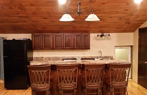 Ontario Apartamento | The Hansen House es una gran suite abierta con capacidad para 12 personas. Cerca del río Kickapoo.