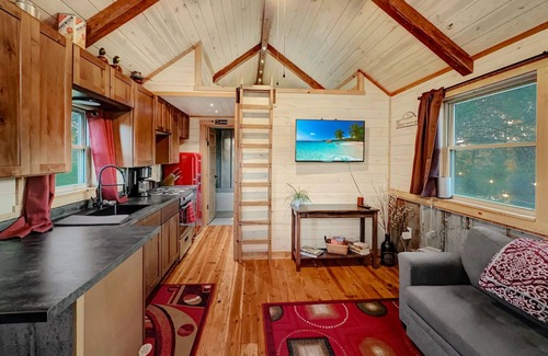 Olin Cabina | The 'Happy Go Fishing Cabin' at the Park Place (on Parks Rd)