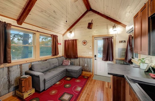 Olin Cabina | The 'Happy Go Fishing Cabin' at the Park Place (on Parks Rd)