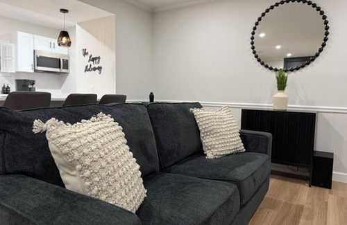 Norwich Apartamento | The Happy Hideaway, steps from Spa and 1 mile to Mohegan Sun
