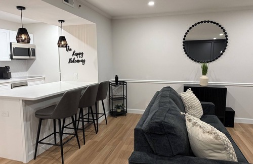 Norwich Apartamento | The Happy Hideaway, steps from Spa and 1 mile to Mohegan Sun