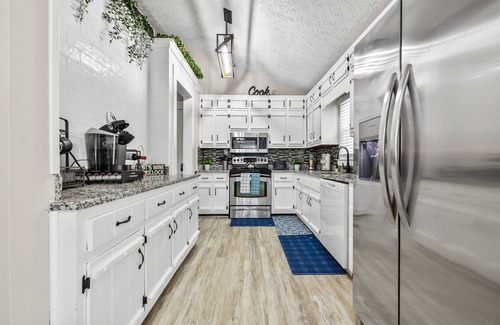 Douglasville Casa | The Happy Place: 3BR in Quiet Neighborhood